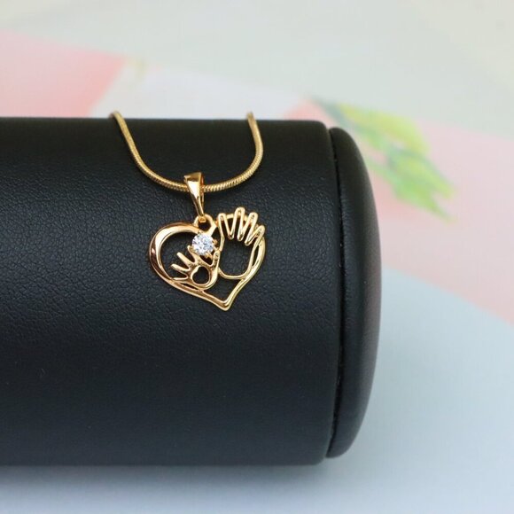 "Heart Shaped Rose Gold Pendant with Mother & Child Hand Design, XPPT1521 - Picture 5 of 13